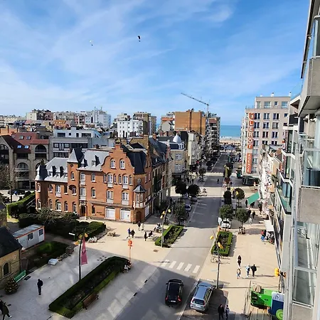 Apartment Majestic De Panne